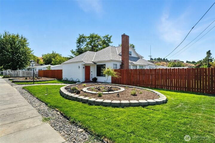 Property Photo:  138  Dehaven Street  OR 97862 