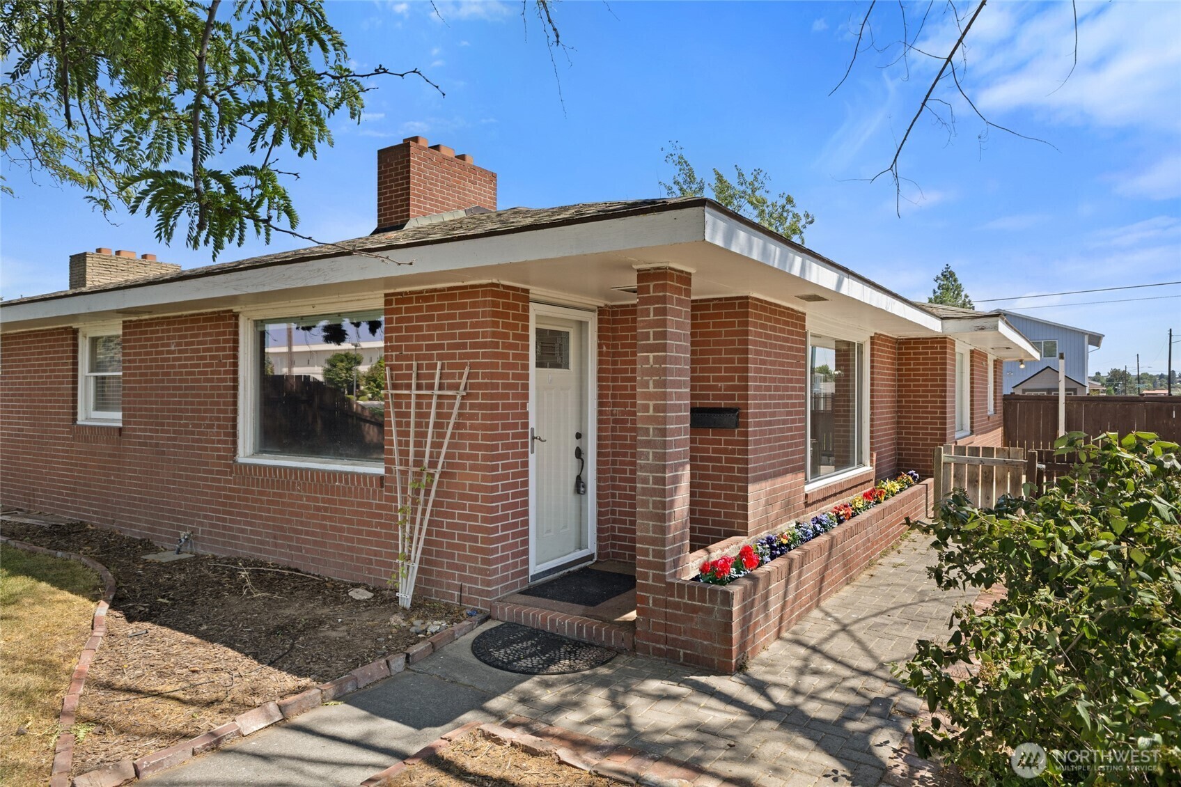 Property Photo: 1145 W Ivy Avenue WA 98837
