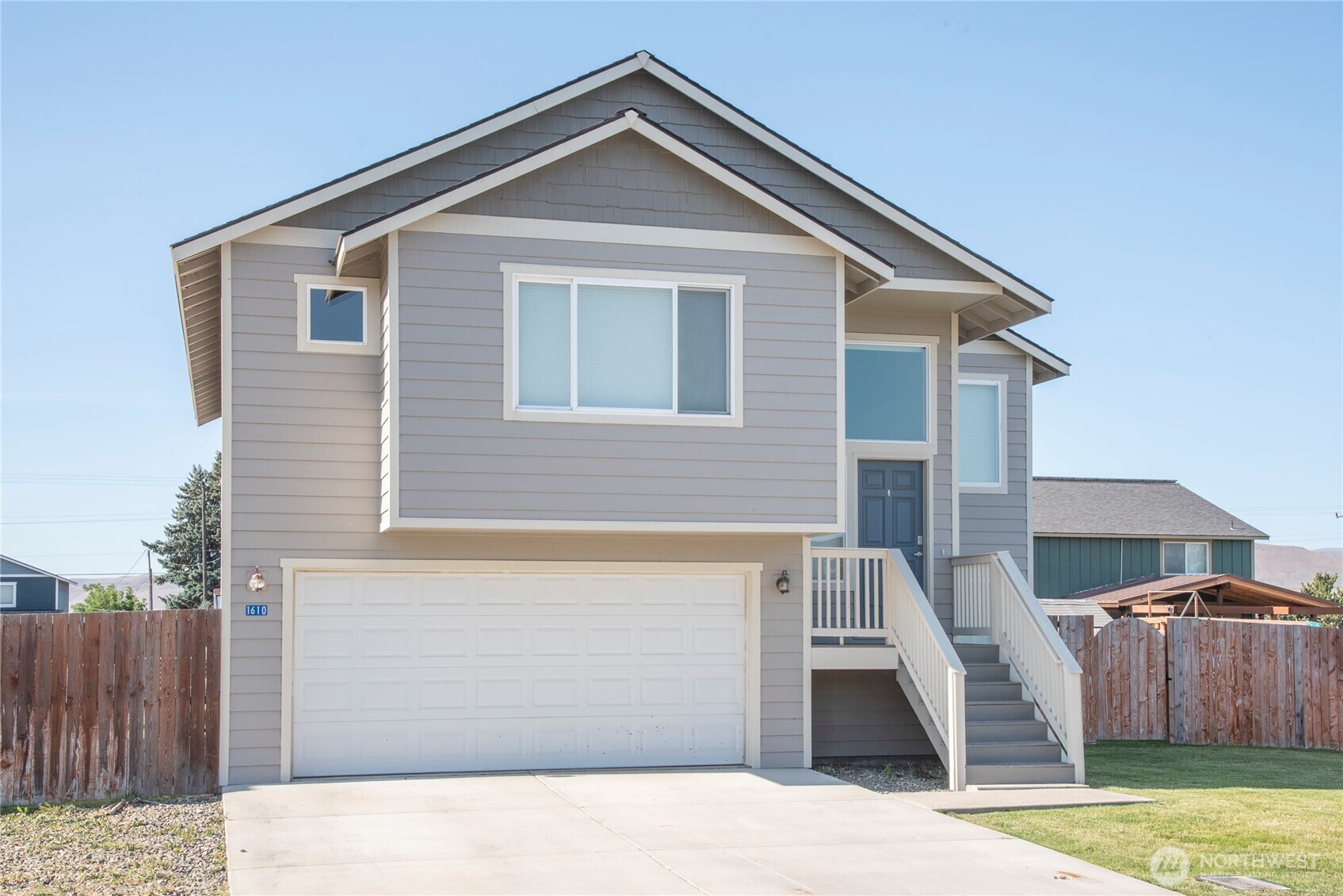 Property Photo: 1610 E Hobert Avenue WA 98926