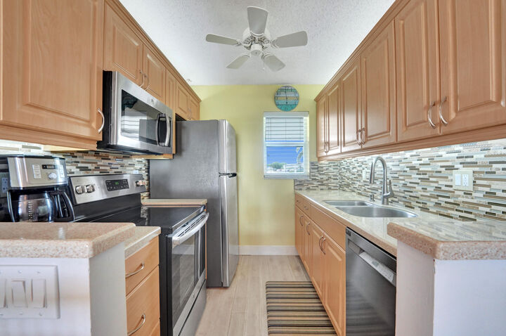 Property Photo:  1804 Ocean Drive 109  FL 33426 
