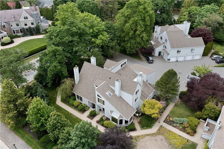 Property Photo:  421 Bellevue Avenue 3C  RI 02840 