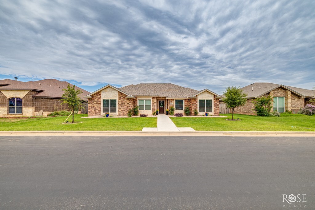 Property Photo: 5033 Scarlet Oak Dr TX 76904
