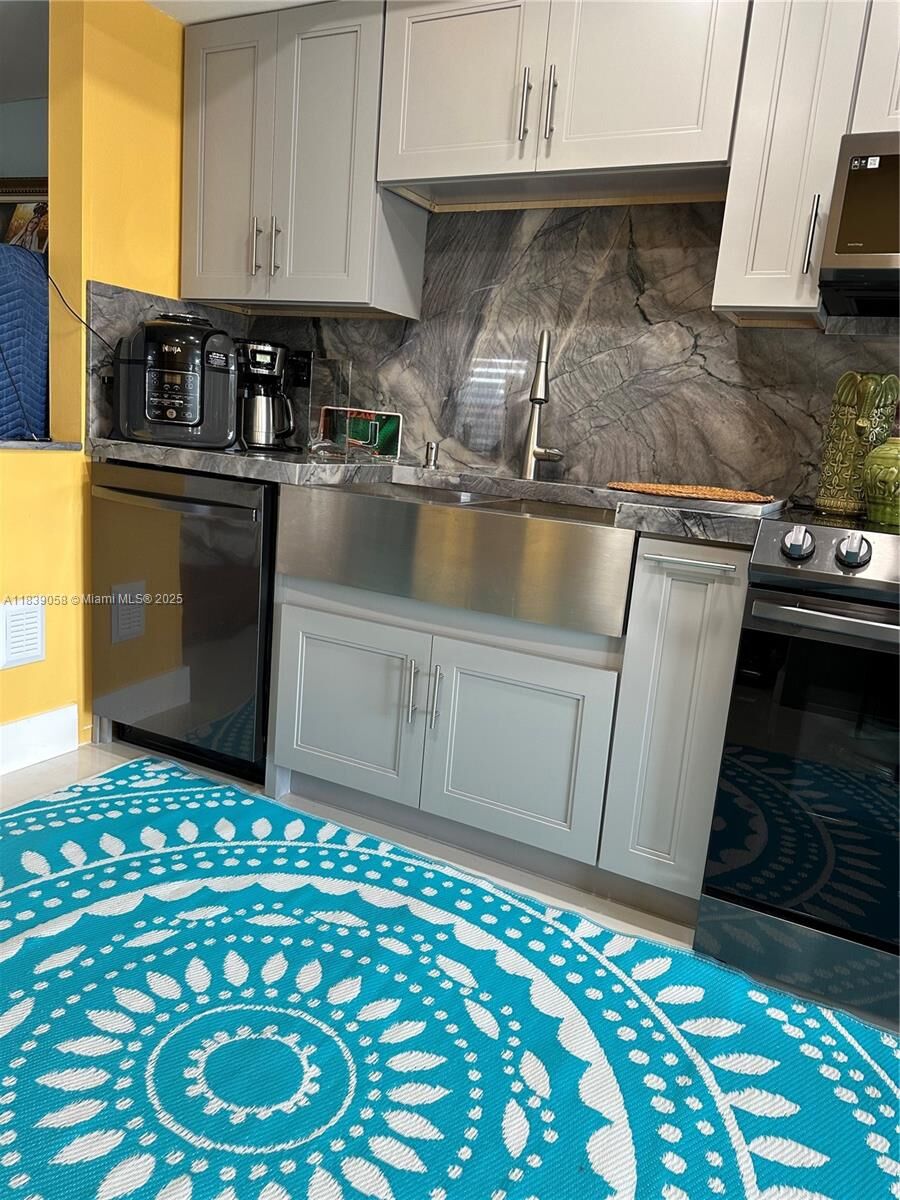 Property Photo: 15481 SW 81st Cir Ln 712 FL 33193