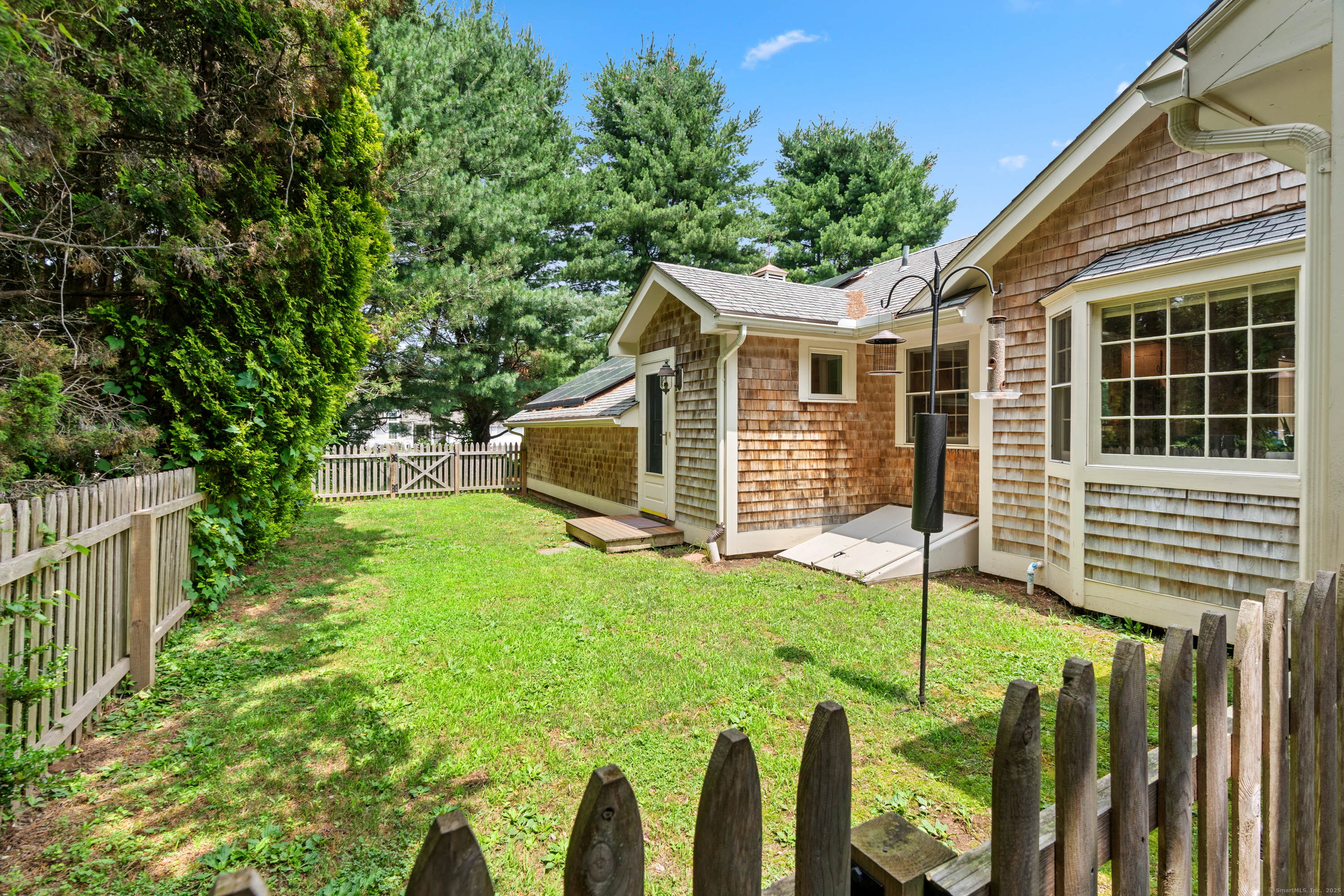 Property Photo: 201 Robin Road CT 06033
