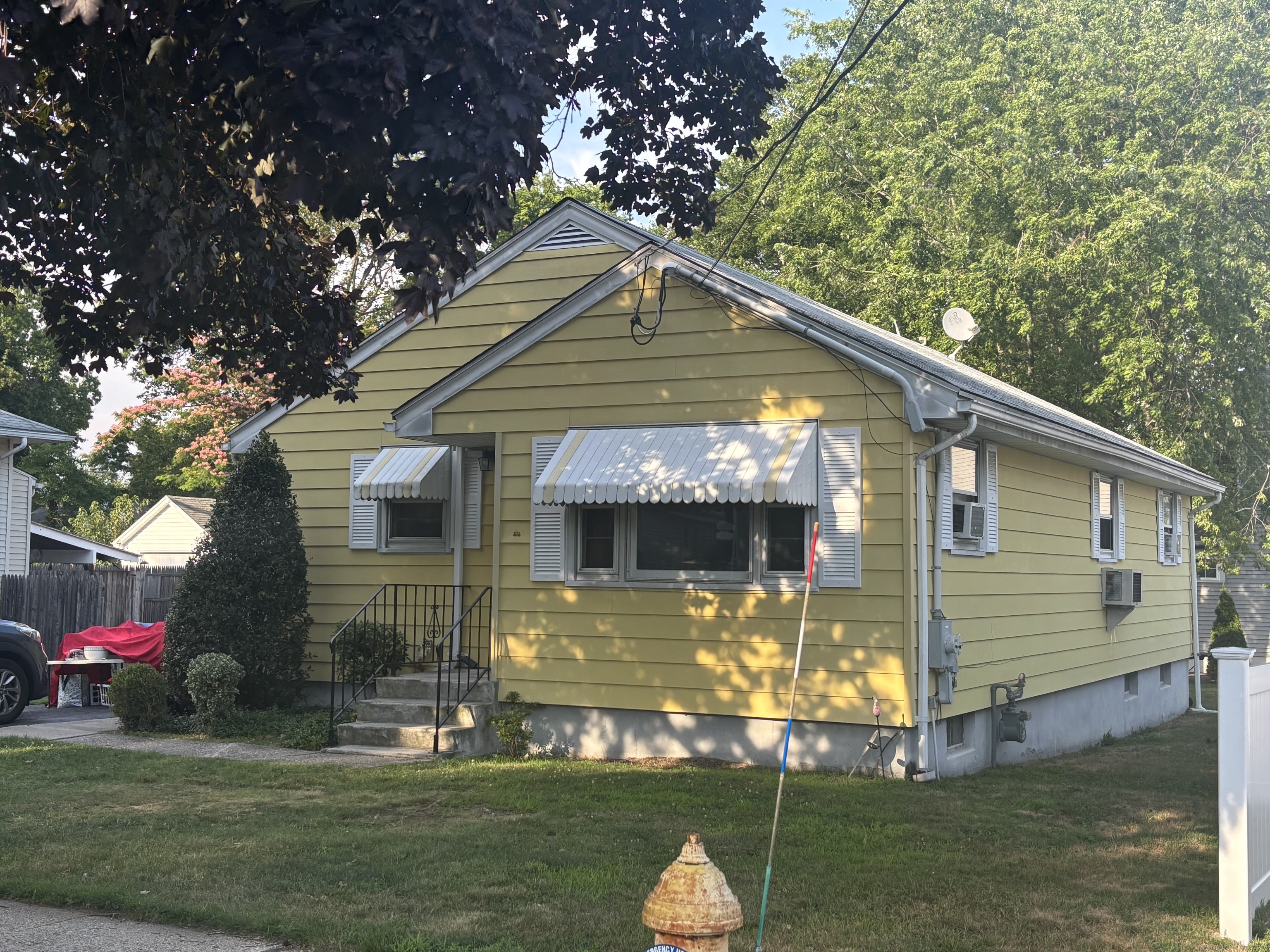 Property Photo: 86 Woodcrest Avenue CT 06614