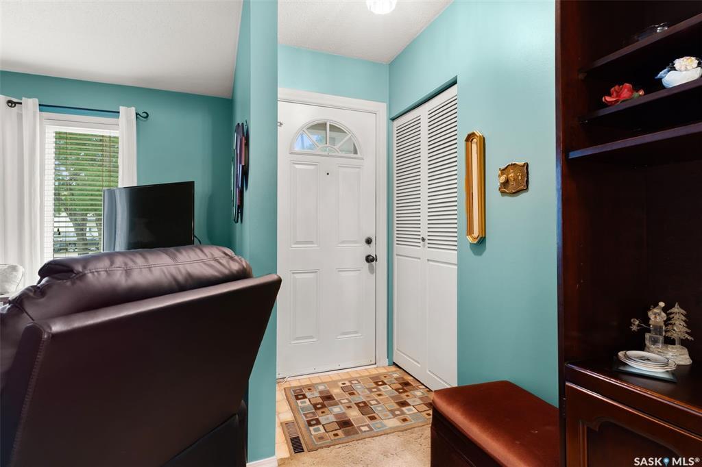 Property Photo: 14 Hammond Road SK S4R 3C6