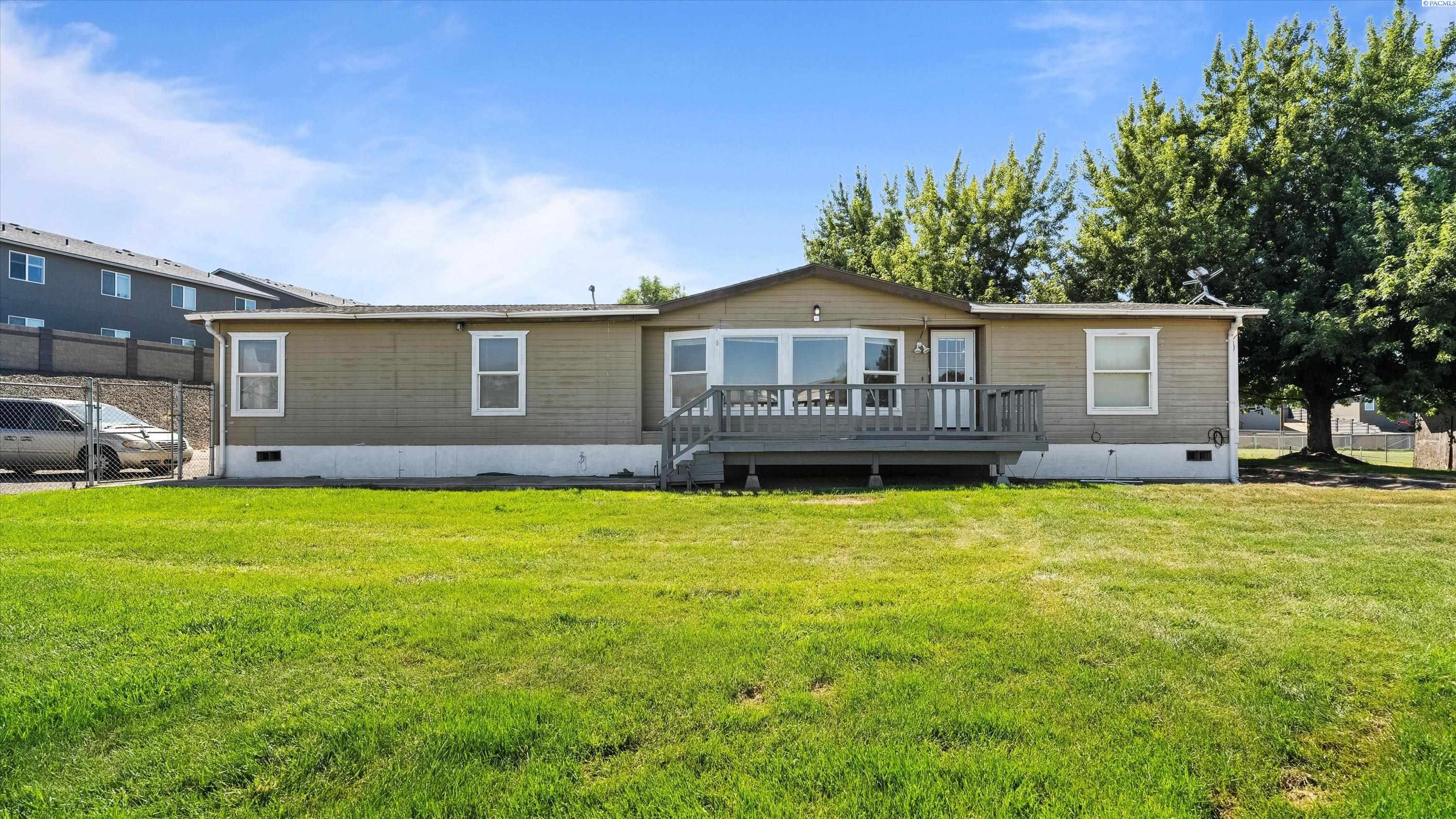 Property Photo: 7520 W Van Giesen St WA 99353