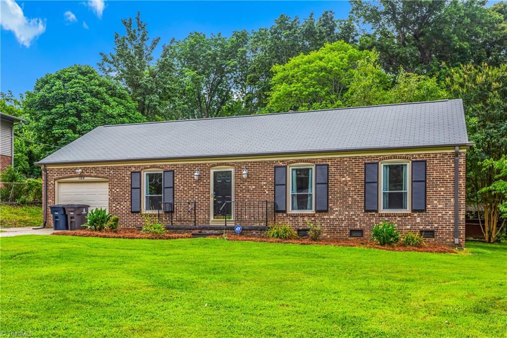 Property Photo: 104 Cheltenham Drive NC 27103