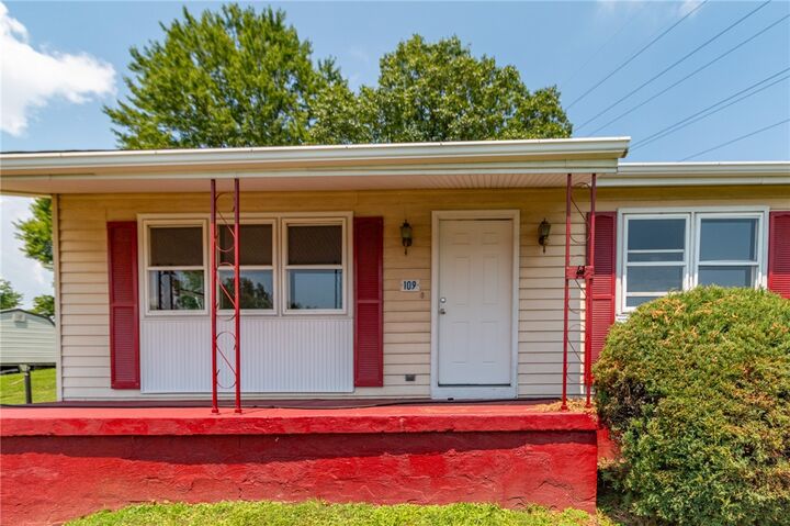 Property Photo: 109 New Orchard Dr PA 15084