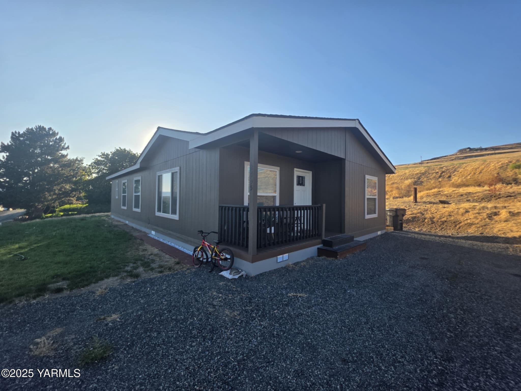 Property Photo: 2795 Macias Ln WA 98901