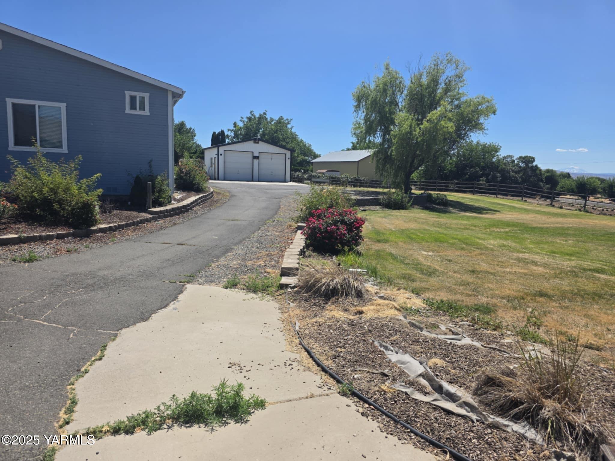 Property Photo: 5202 Norman Rd WA 98901