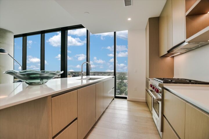 Property Photo: 610 Davis Street 1912 TX 78701
