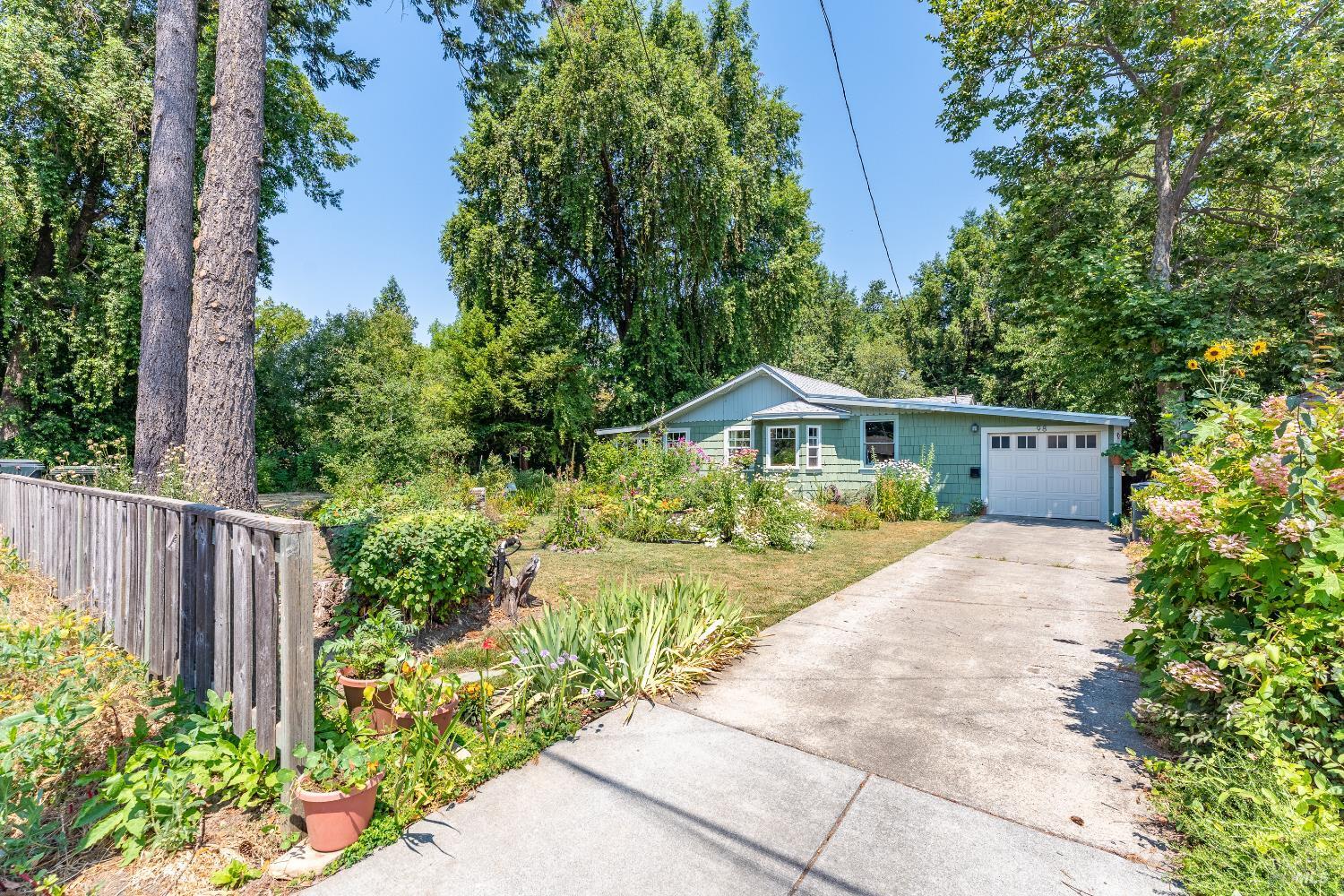 Property Photo: 98 W Oak Street CA 95490