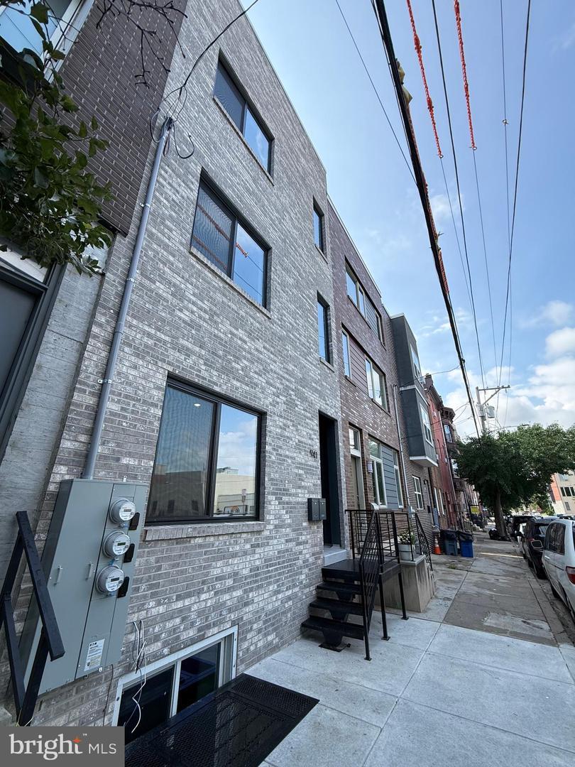 Property Photo: 941 N 6th Street 2 PA 19123