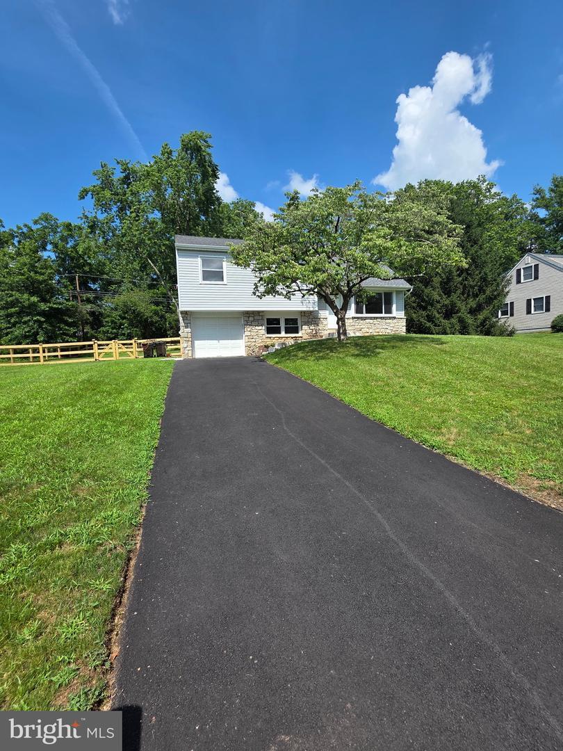Property Photo: 127 Hampshire Drive PA 18914
