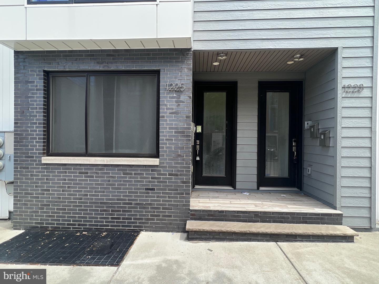 Property Photo:  1225 N 5th Street 1  PA 19122 