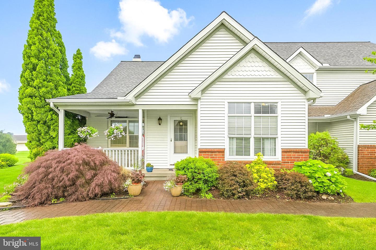 1017 Kent Gdn  Lititz PA 17543 photo