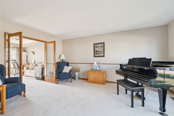 Property Photo: 405 Stoney Creek Road NW IA 52405