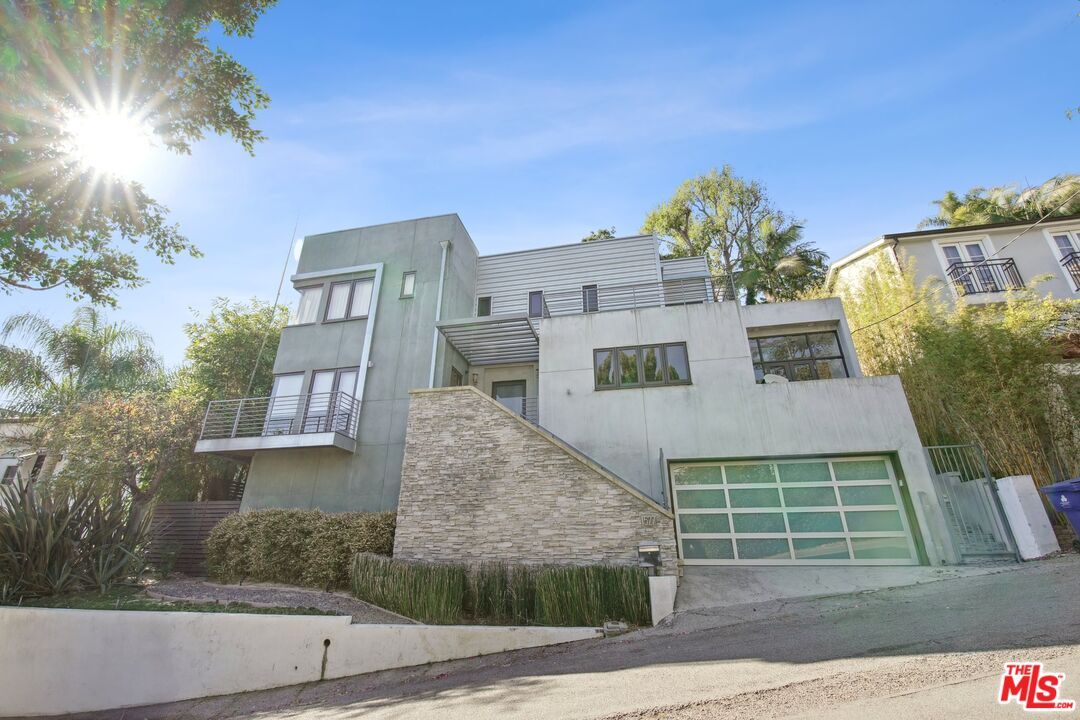 Property Photo: 1527 Marmont Ave CA 90069