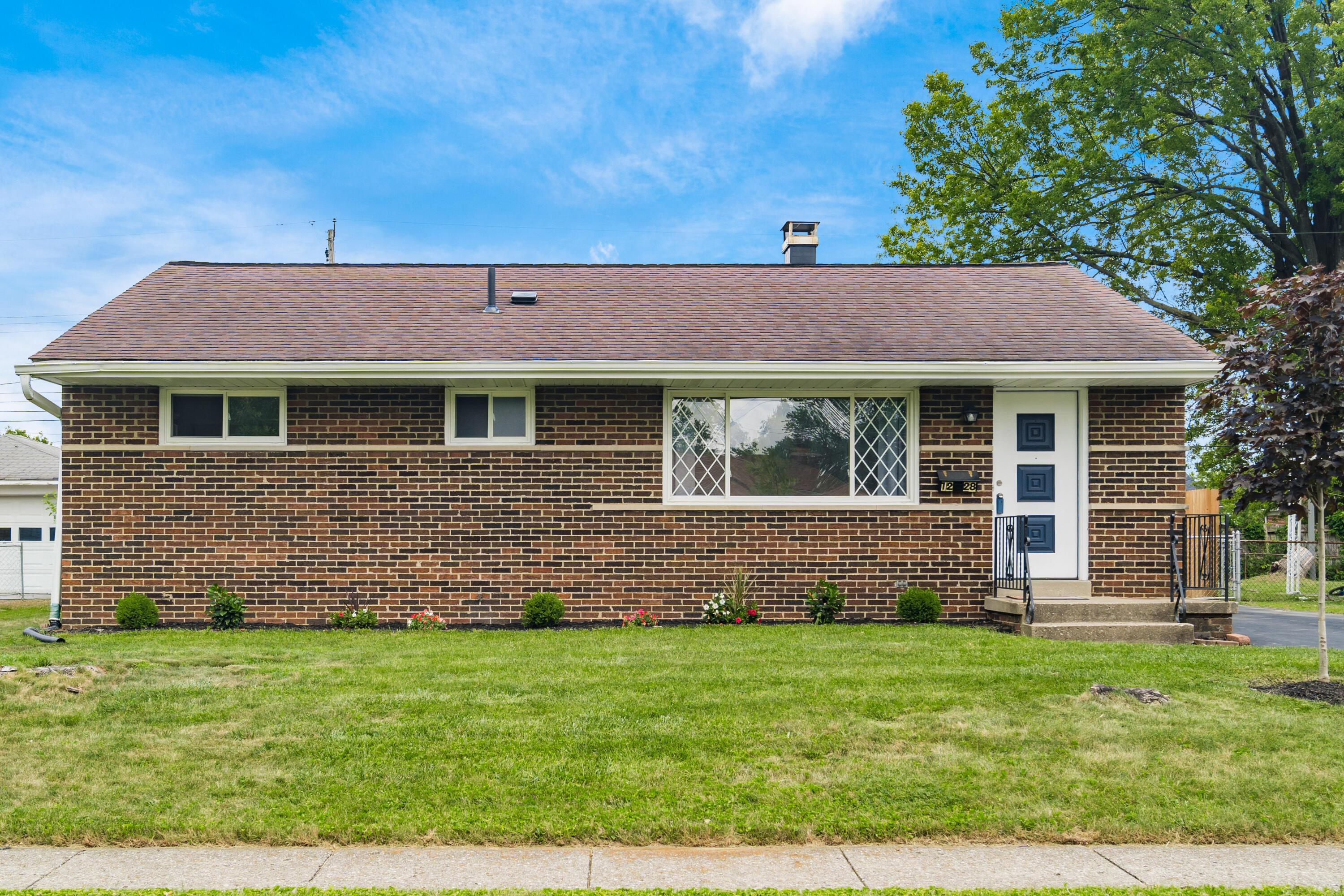 Property Photo:  1228 Elaine Road  OH 43227 