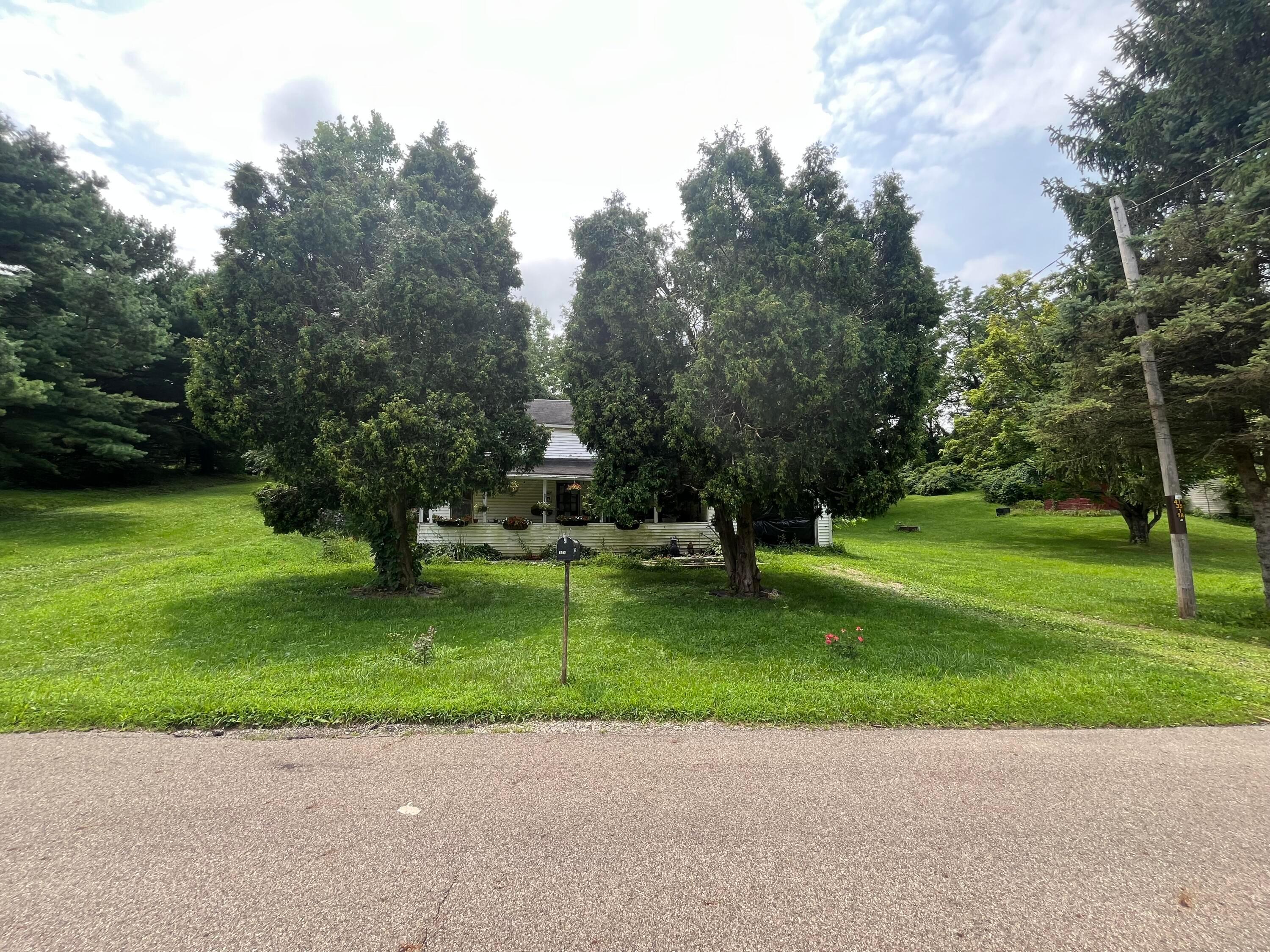 Property Photo:  8692-8702 National SE Road  OH 43076 