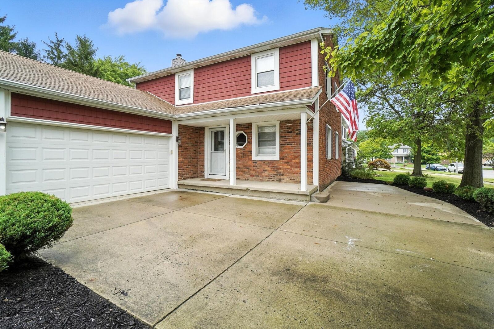Property Photo: 2372 Clover Blossom Court OH 43123