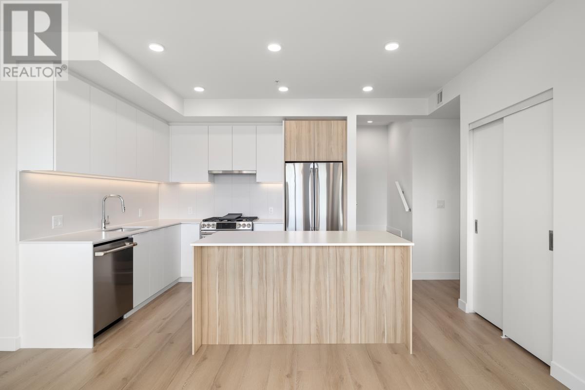Property Photo: 2450 Garden Drive 605 BC V5N 0K1