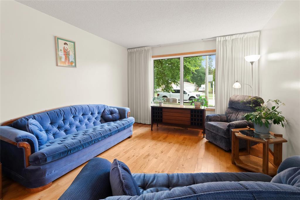 Property Photo: 129 Hindley Avenue MB R2M 1P6