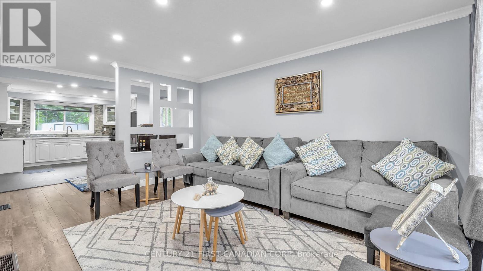 Photo de la propriété:  158 Augusta Crescent  ON N6E 2E1 