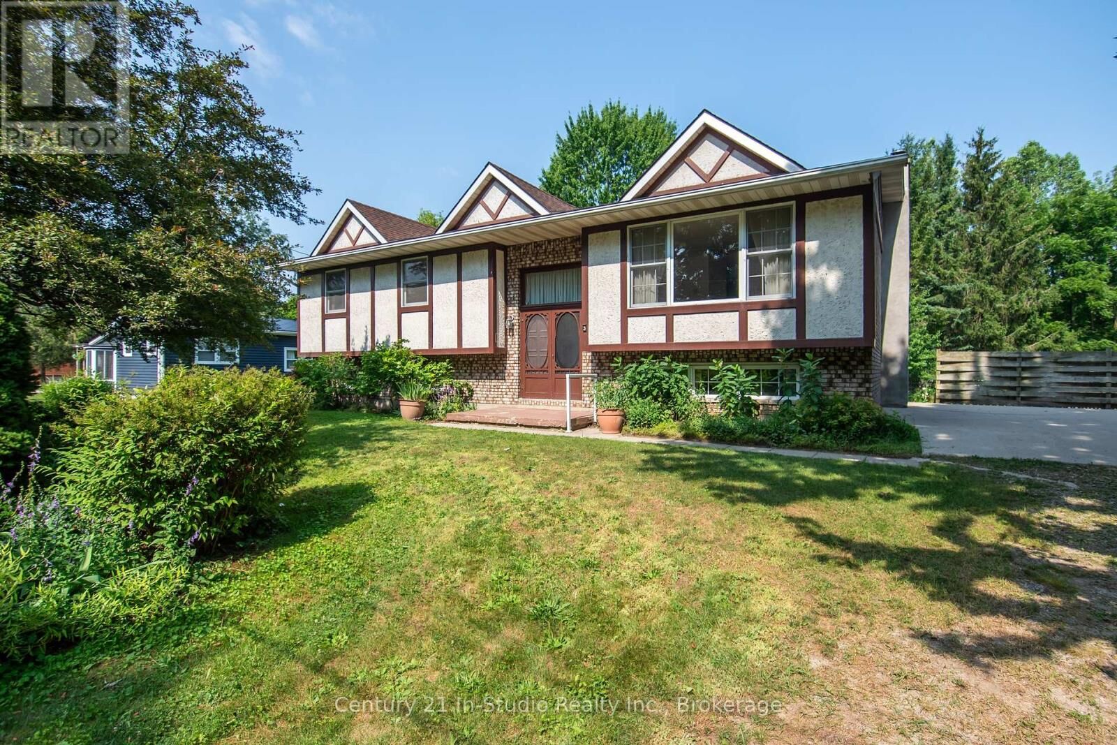 Property Photo: 3 Gladstone Street ON N0G 2R0