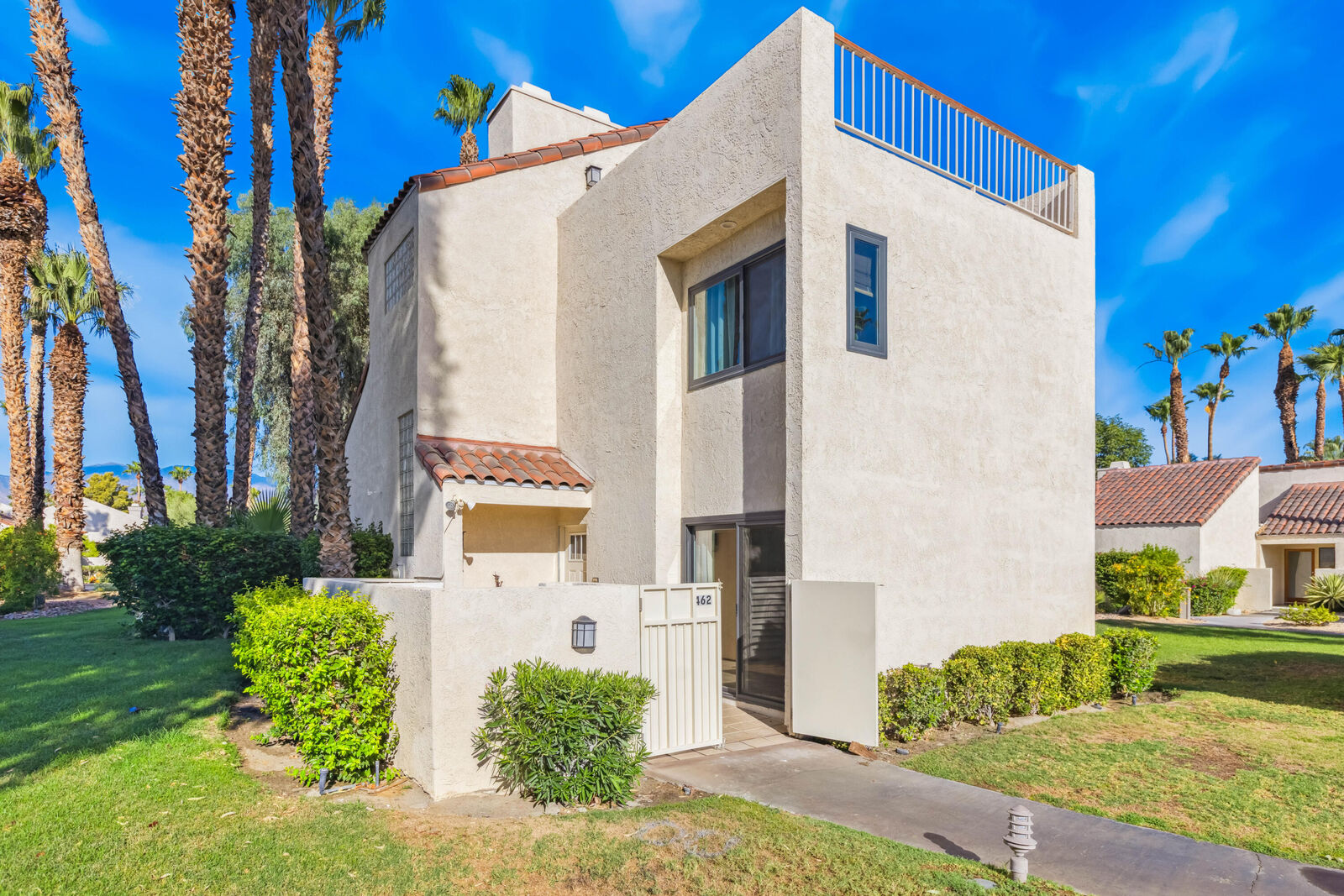 Property Photo:  462 Sunningdale Drive  CA 92270 