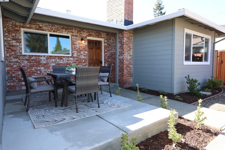 Property Photo: 4668 Flamingo Park Ct CA 94538