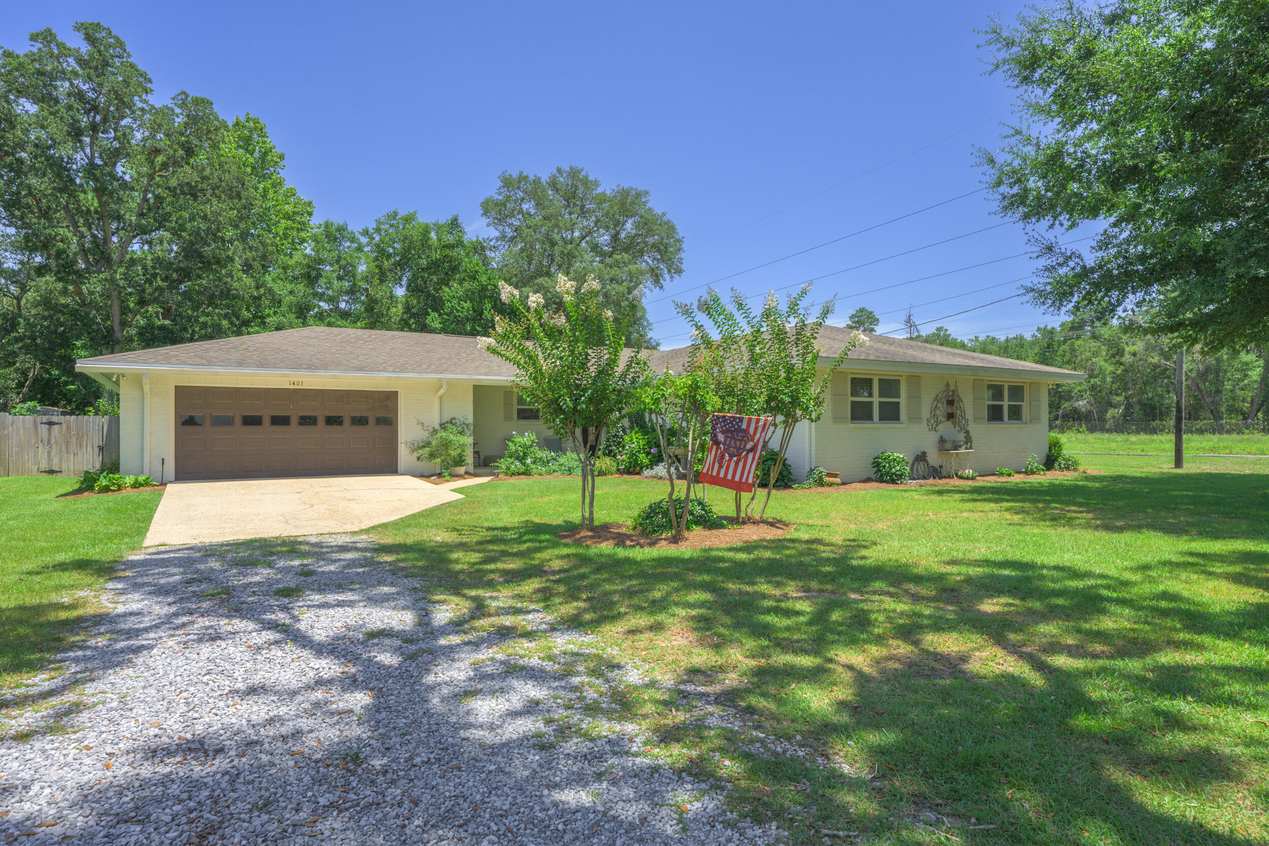 Property Photo: 1401 Hickory Street FL 32578