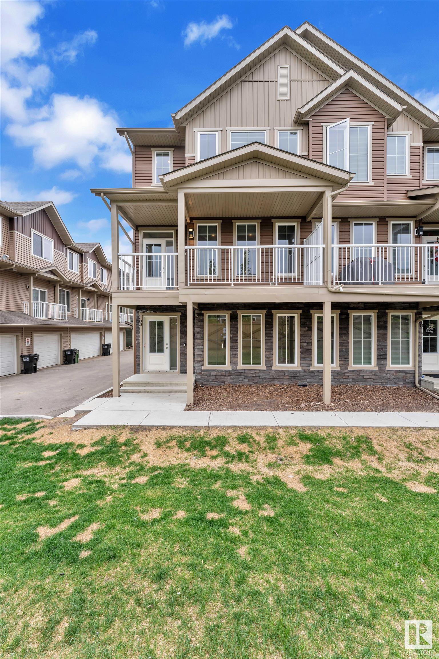 Property Photo: 1051 Graydon Hill Boulevard SW 23 AB T6W 3C8