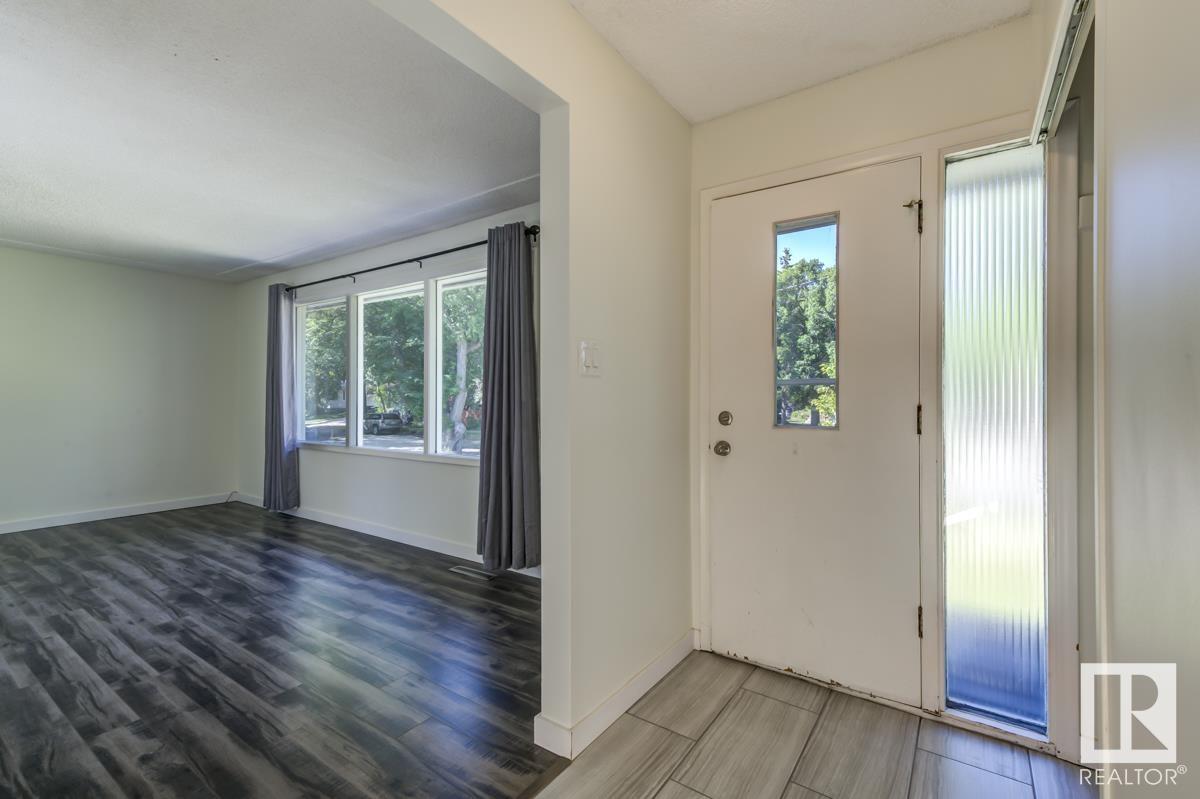 Property Photo: 7 Marion Crescent AB T8N 1L1