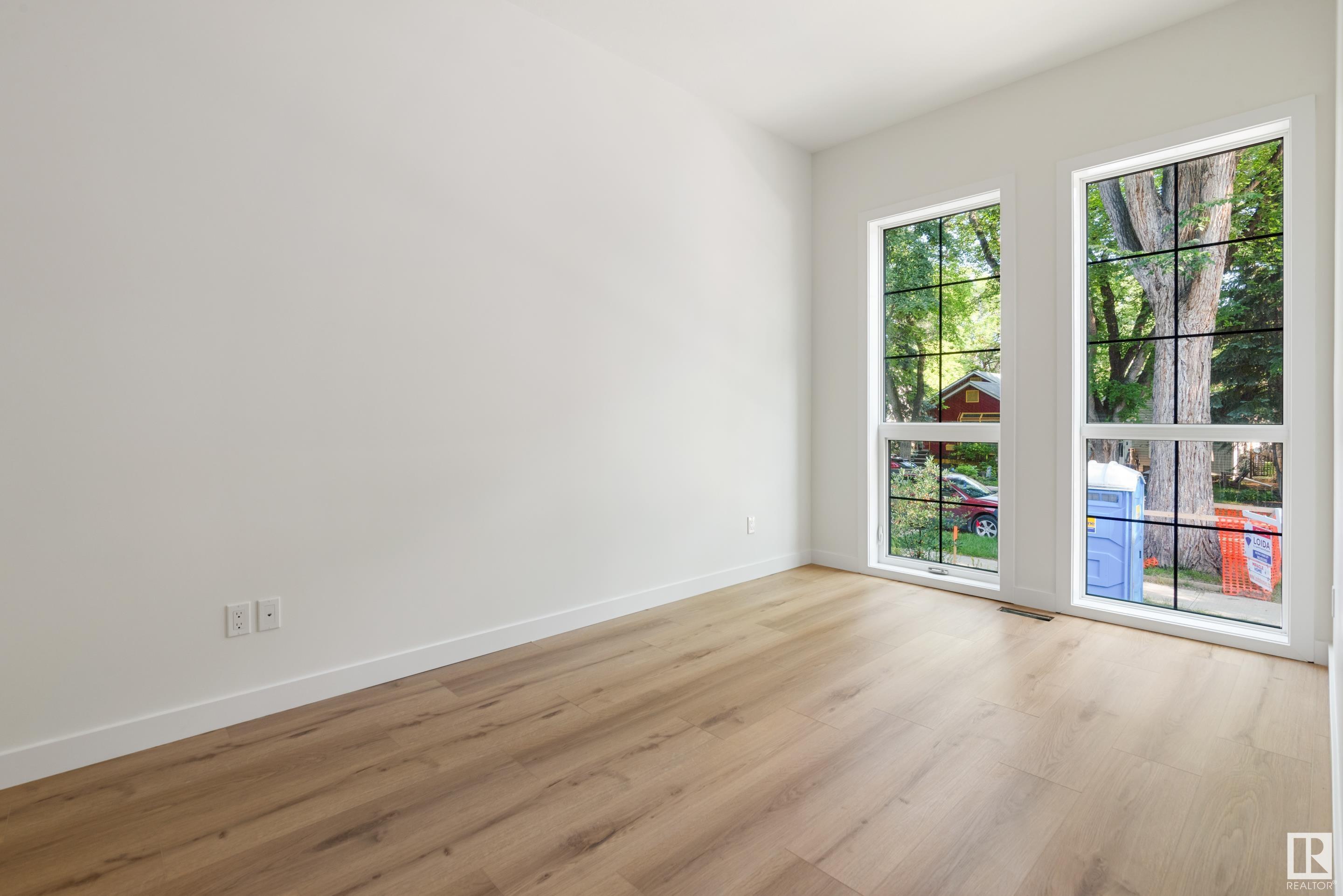 Property Photo: 9807 90 Avenue NW AB T6E 2T2