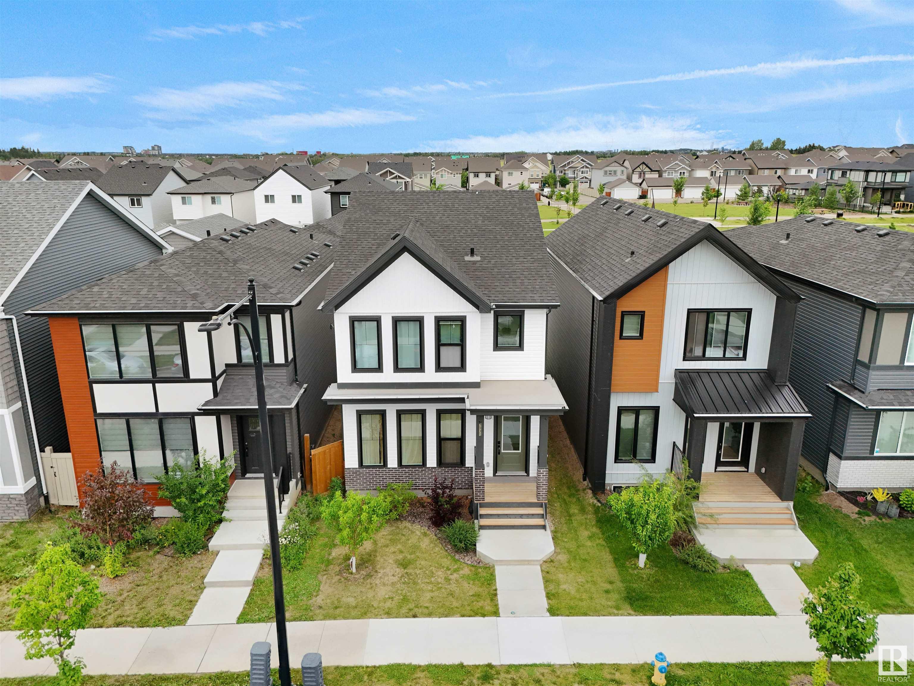 Property Photo:  2931 Coughlan Green Green SW  AB T6W 3X6 