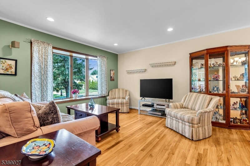 Property Photo:  51 Bradford Rd  NJ 08816 