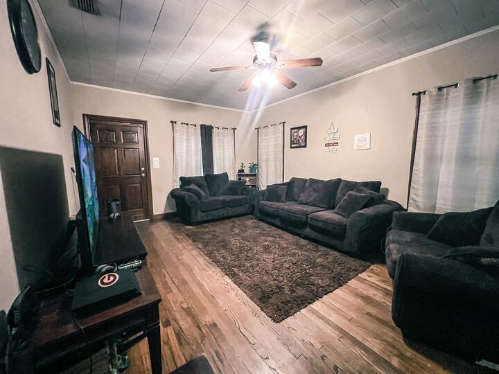 Property Photo:  217 Polk St  TX 75644 