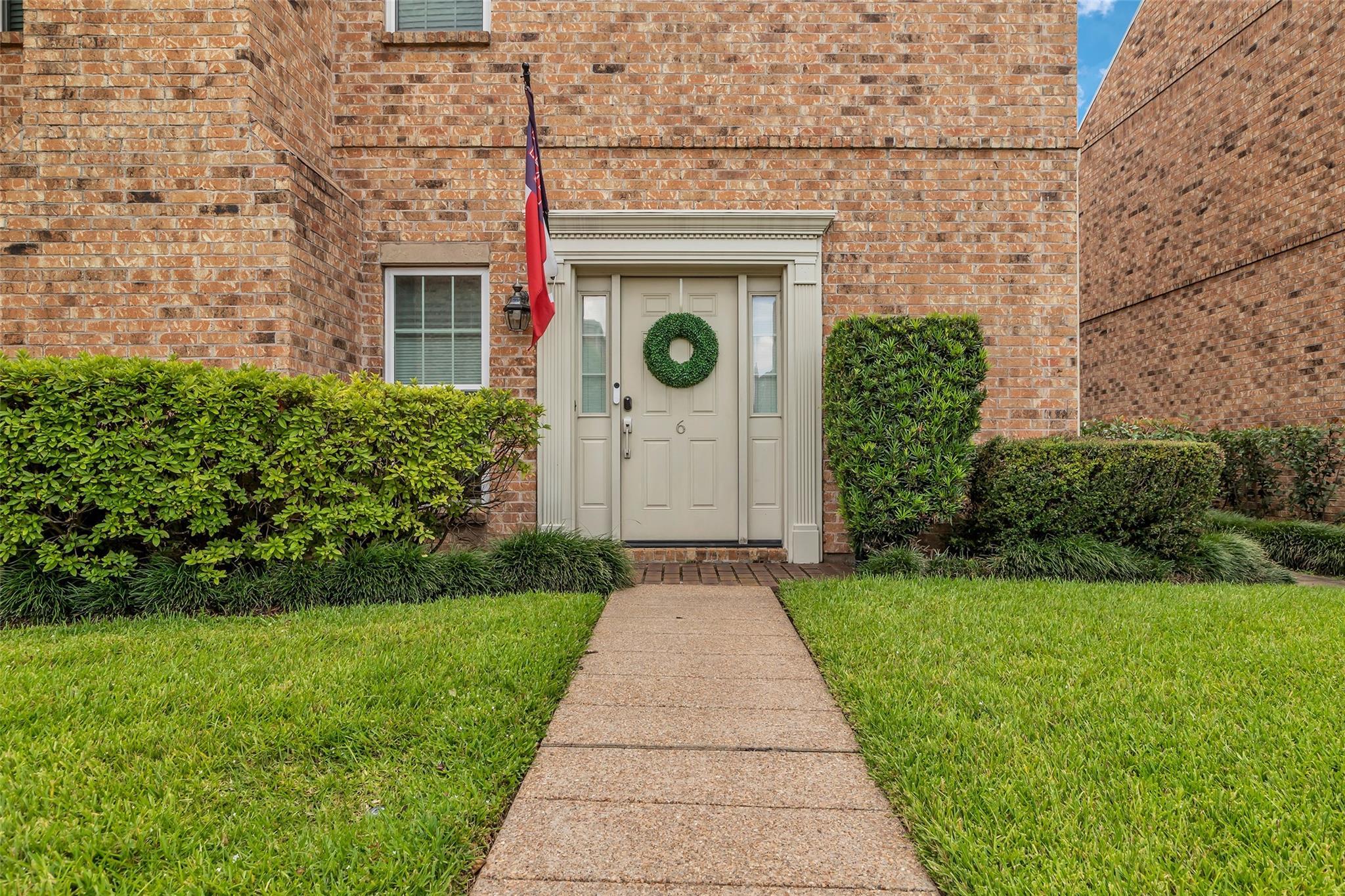 Property Photo: 600 Wilcrest Drive 6 TX 77042