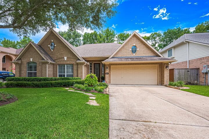 Property Photo:  9427 Fern Wood Forest  TX 77040 