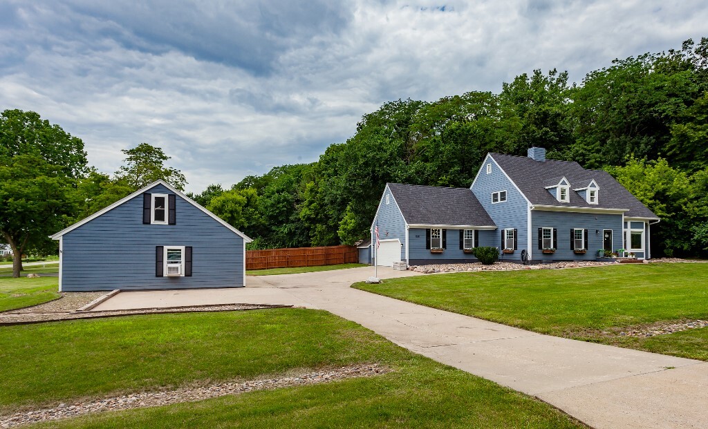 Property Photo: 1520 Thornwood Road IA 50265