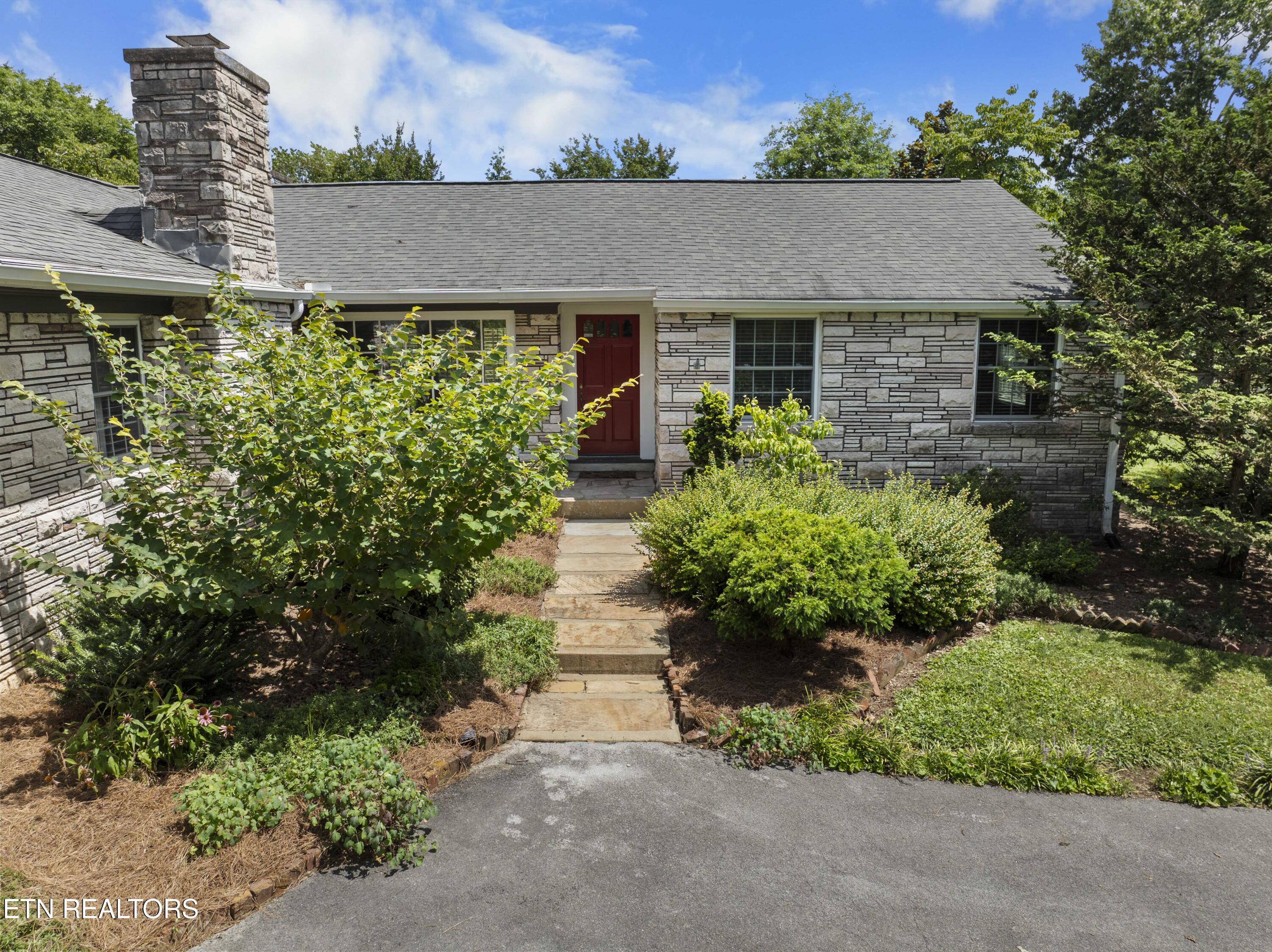 Property Photo: 5426 Gaineswood Rd TN 37918