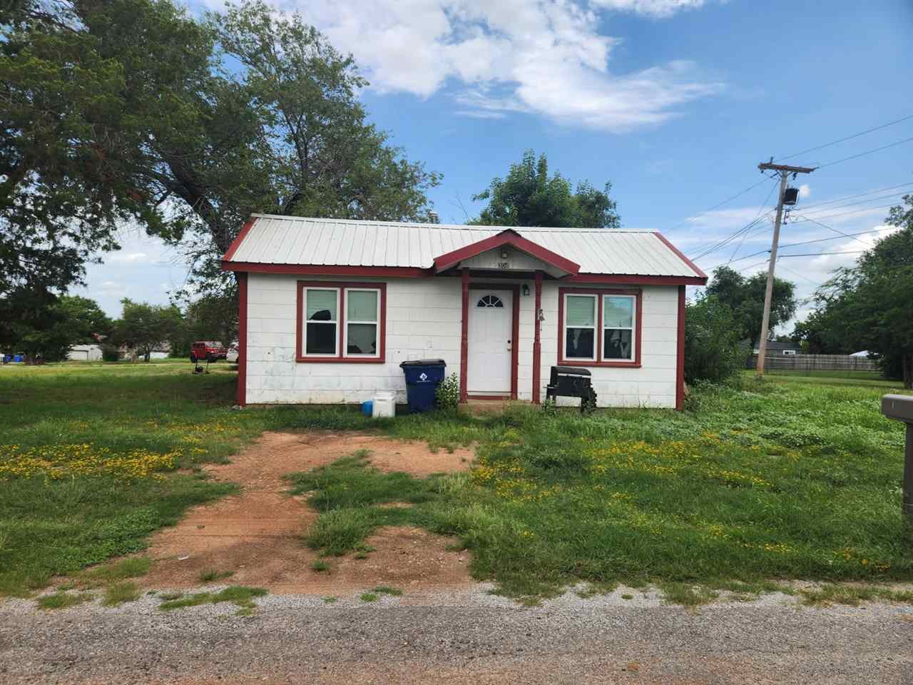 Property Photo: 304 S 2nd St OK 73527