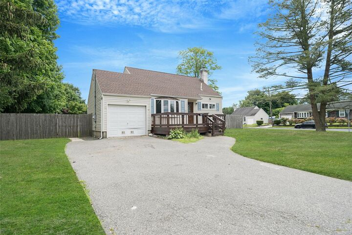 281 Carlls Path  Deer Park NY 11729 photo