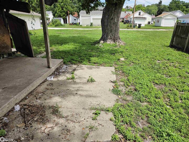 Property Photo: 1215 Avenue G IA 52627