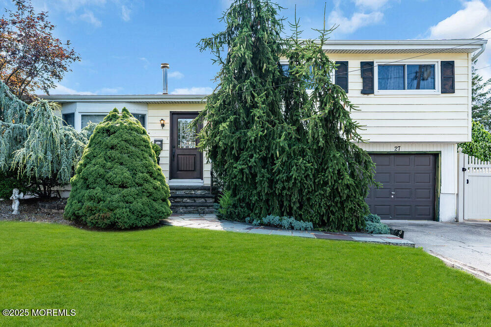 Property Photo:  27 Holly Street  NJ 08857 
