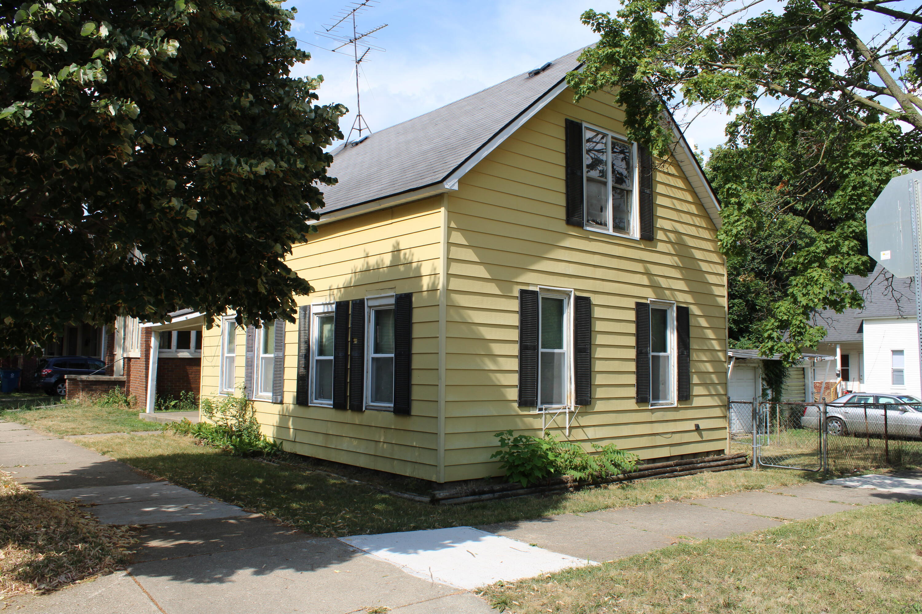 Property Photo: 1100 McReynolds Avenue NW MI 49504
