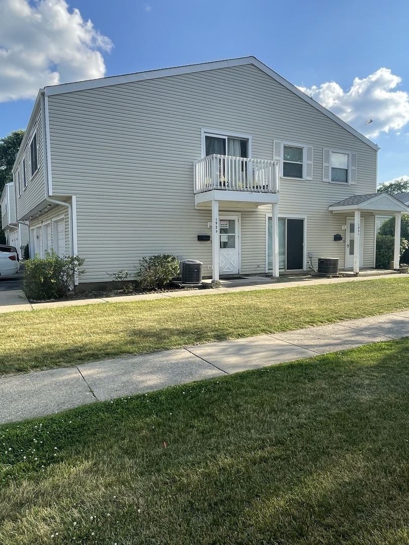 Property Photo: 192 Mary Court D IL 60103