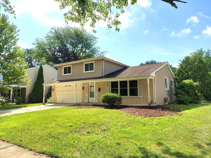 Property Photo:  1216 Evergreen Avenue  IL 60540 